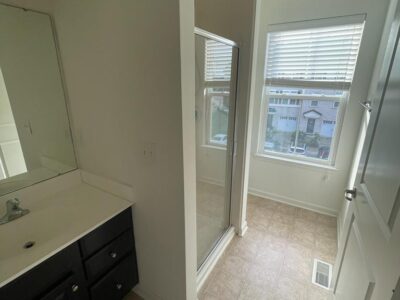 Single Room Available 3bed/3.5bath Townhouse