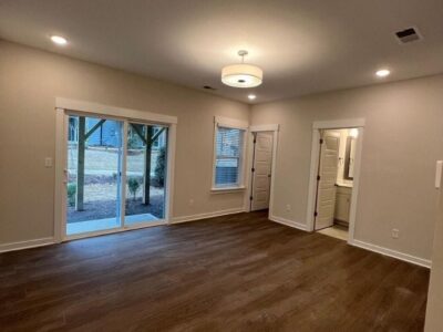 PrivateRoom available in a town house Cary RT