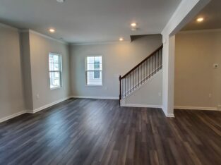 Private room with private/ Shared bathroom -Durham