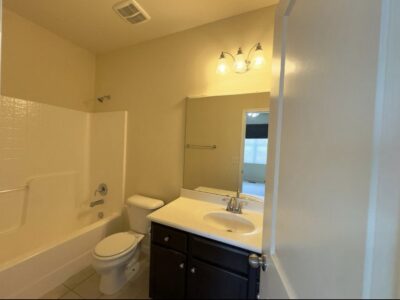 Private Bedroom w/ Attached Bath in Townhouse -Cary