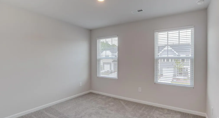 Private Bedroom w Attached Bath in Townhome