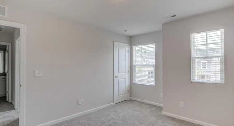 Private Bedroom w Attached Bath in Townhome