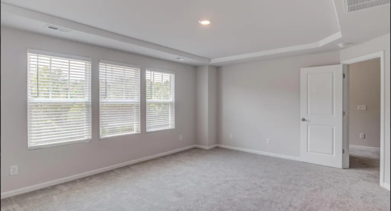 Private Bedroom w Attached Bath in Townhome